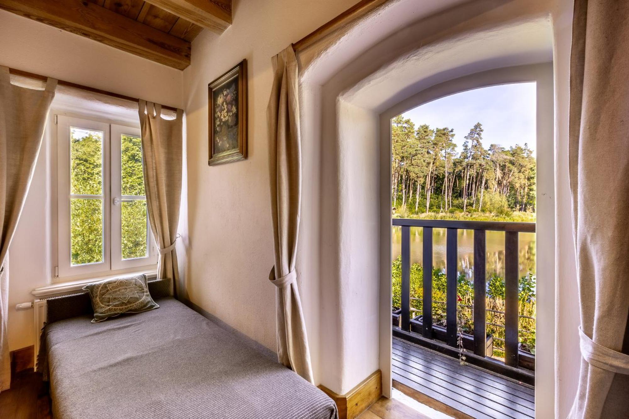 Gosciniec Pod Zajacem Bed and Breakfast Oleśnica Buitenkant foto