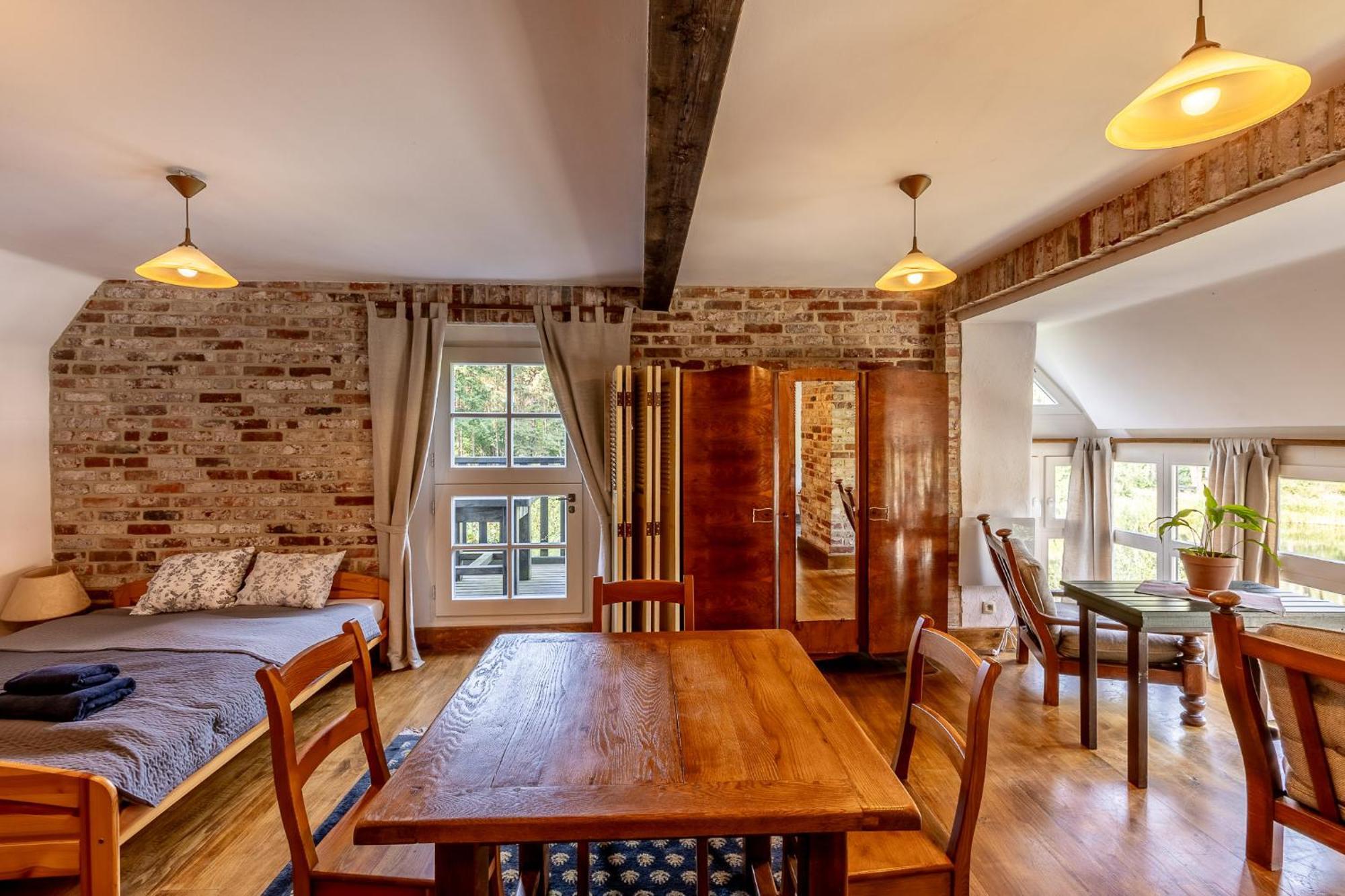 Gosciniec Pod Zajacem Bed and Breakfast Oleśnica Buitenkant foto