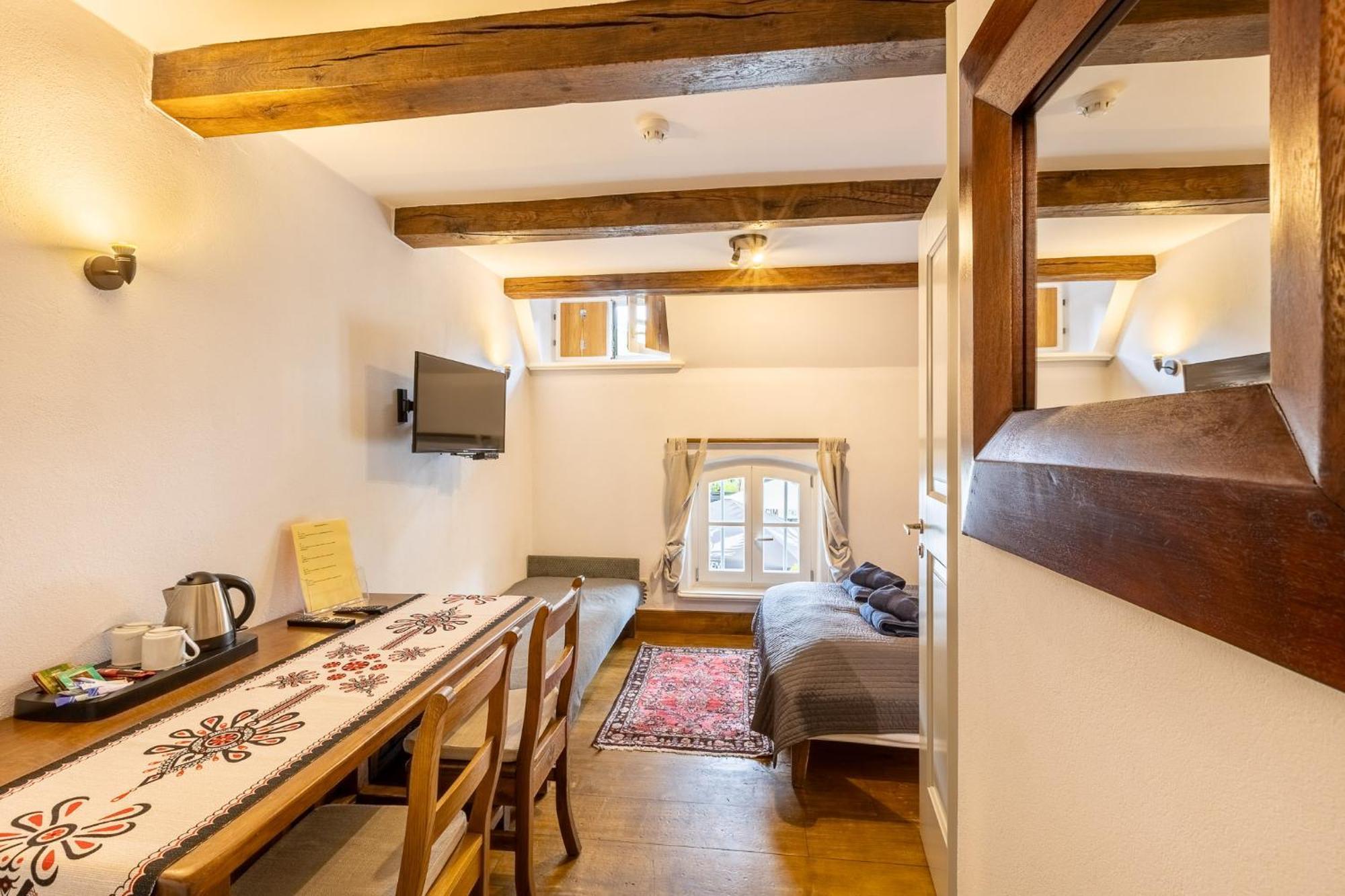 Gosciniec Pod Zajacem Bed and Breakfast Oleśnica Buitenkant foto